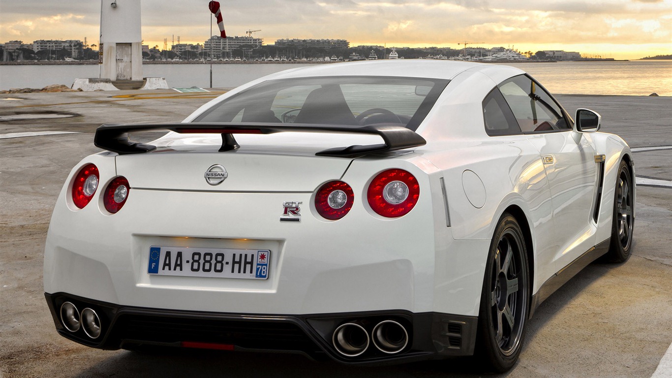 Nissan GT-R egoista 2011 HD tapety na plochu #21 - 1366x768