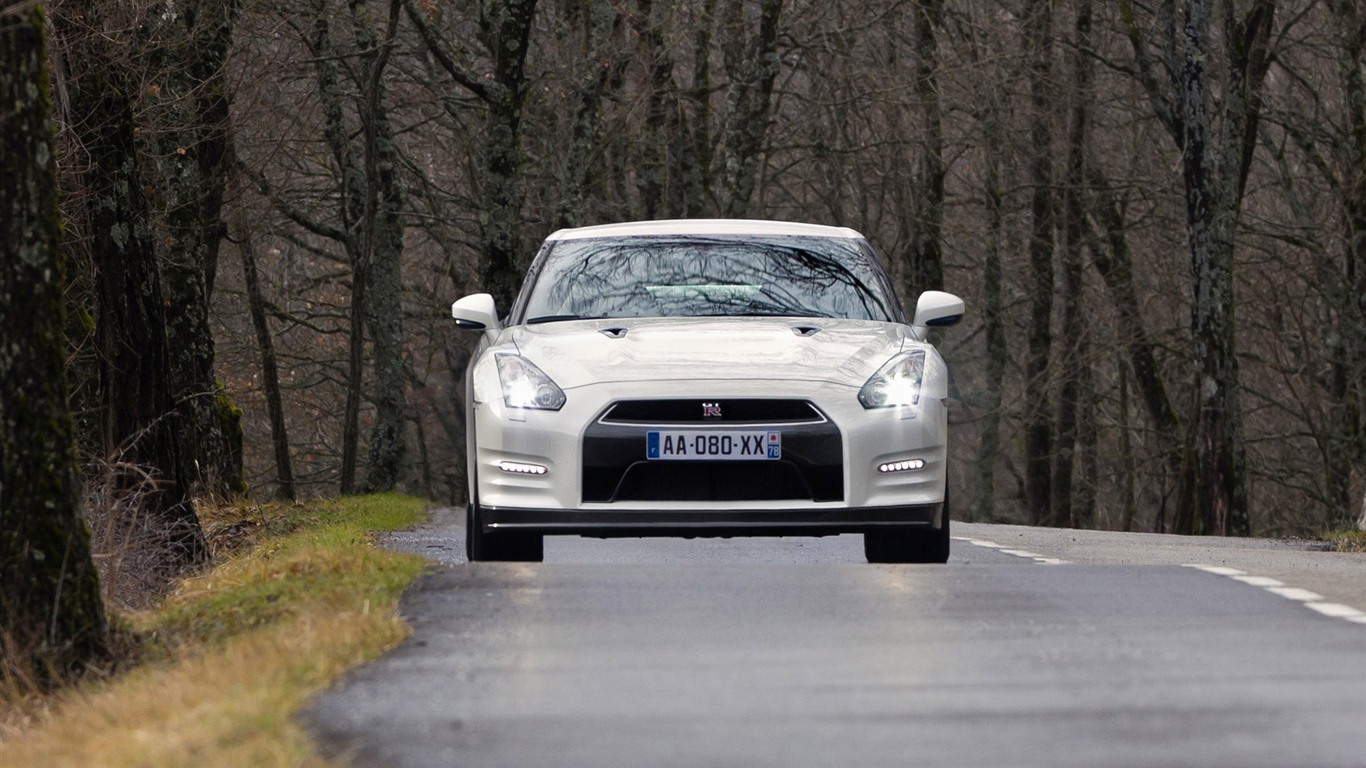 Nissan GT-R egoista 2011 HD tapety na plochu #22 - 1366x768