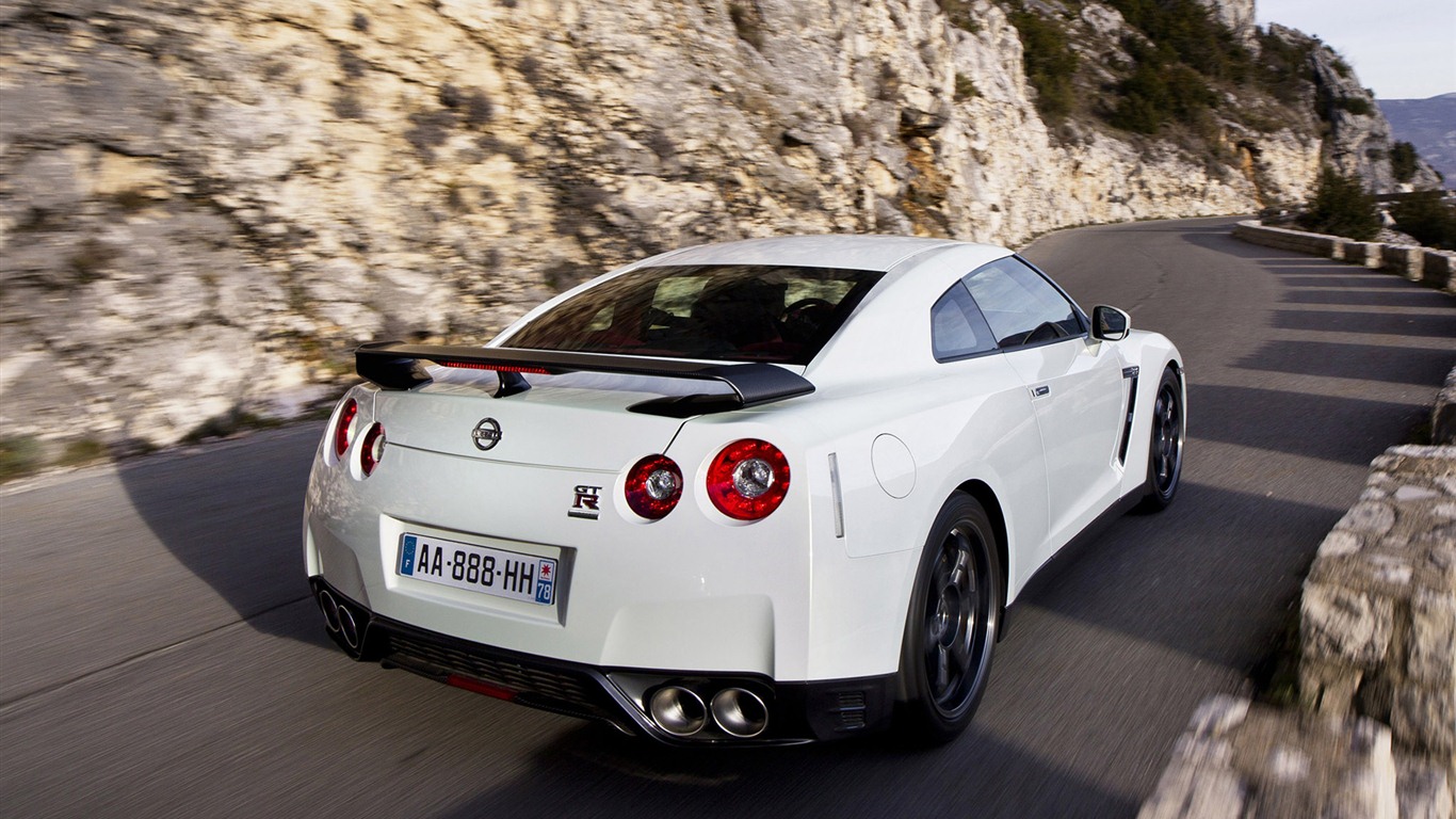 Nissan GT-R egoista 2011 HD tapety na plochu #24 - 1366x768