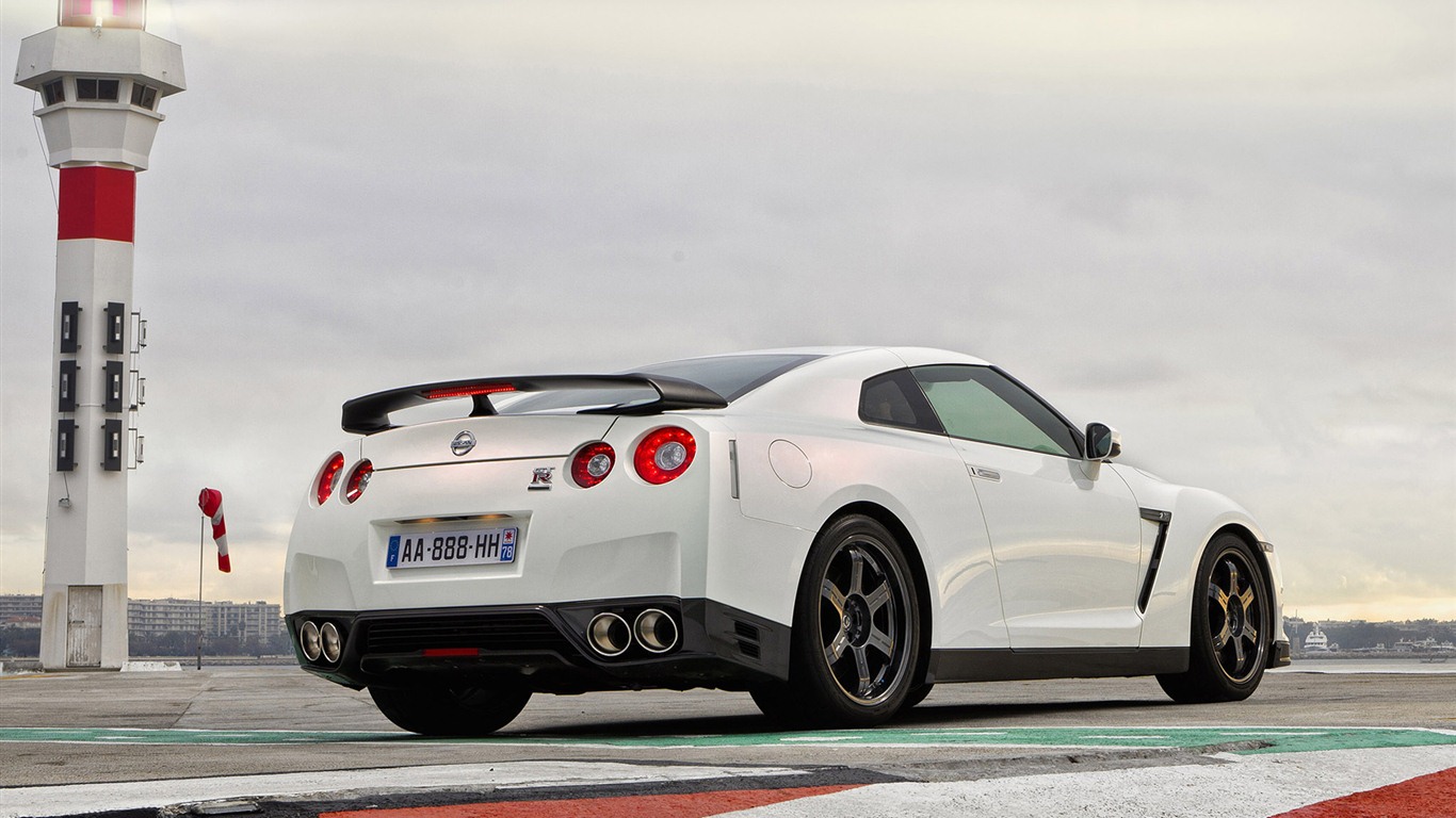 Nissan GT-R egoista 2011 HD tapety na plochu #25 - 1366x768