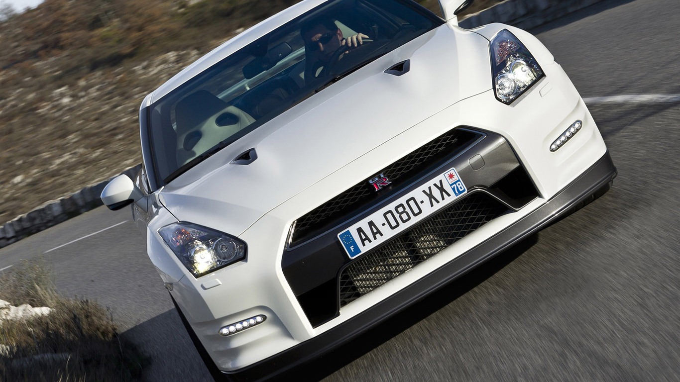 Nissan GT-R Egoist 2011 HD wallpapers #32 - 1366x768