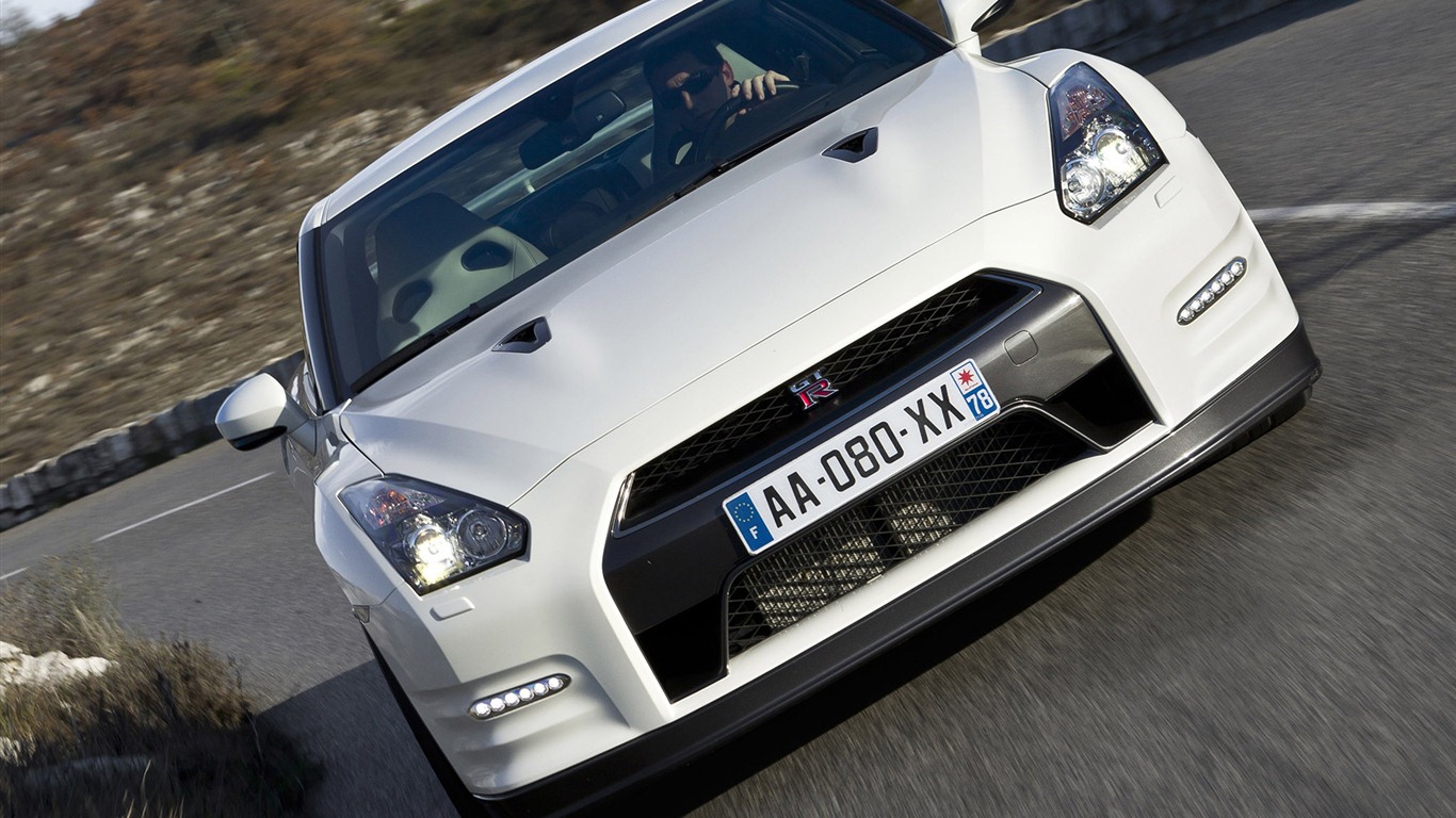 Nissan GT-R egoista 2011 HD tapety na plochu #32 - 1366x768