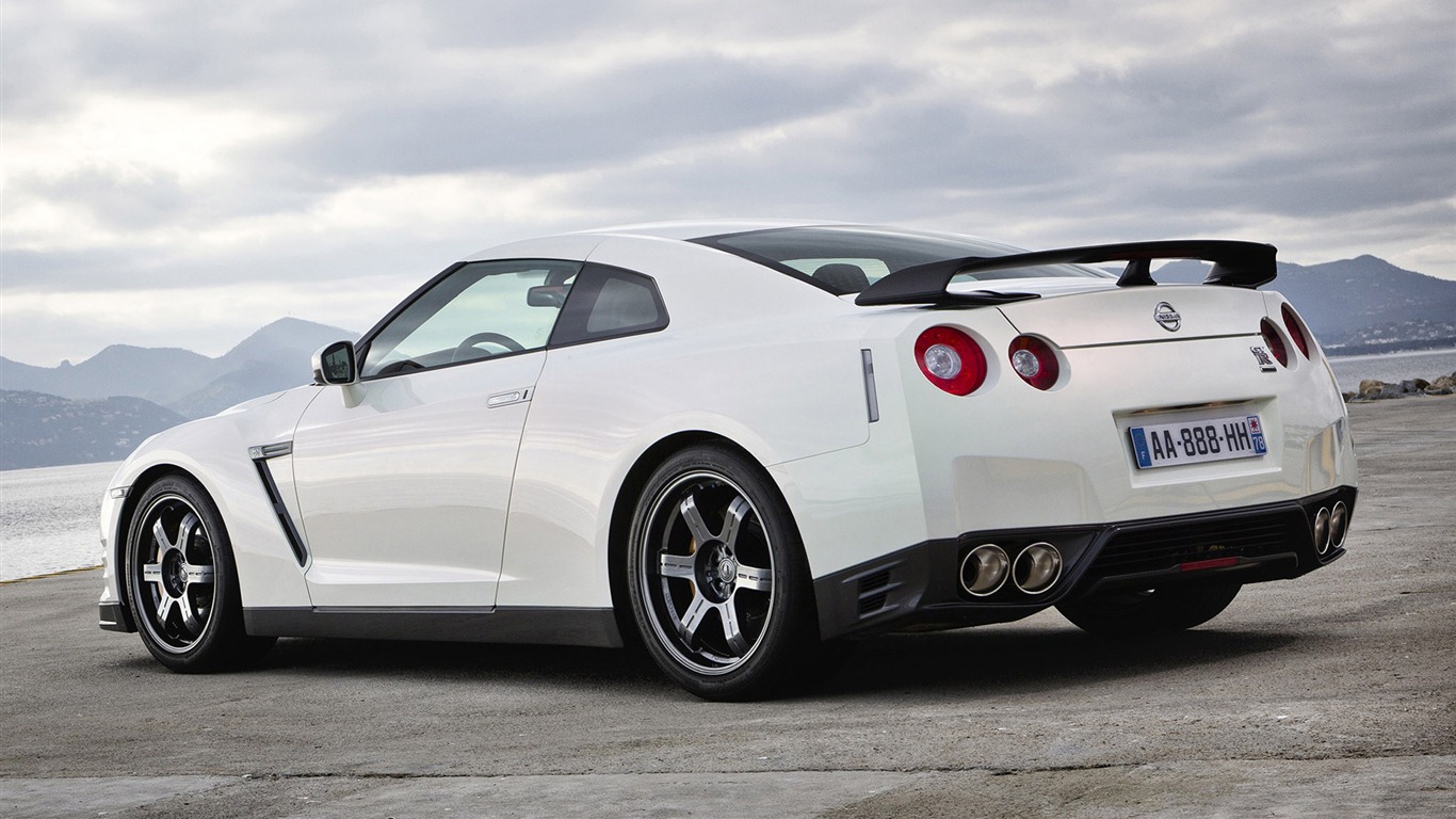 Nissan GT-R egoista 2011 HD tapety na plochu #36 - 1366x768