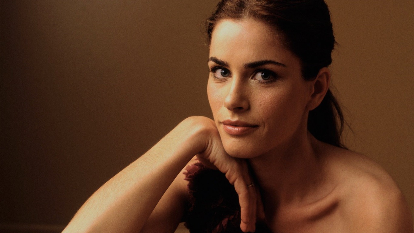 Amanda Peet schöne Hintergrundbilder #5 - 1366x768