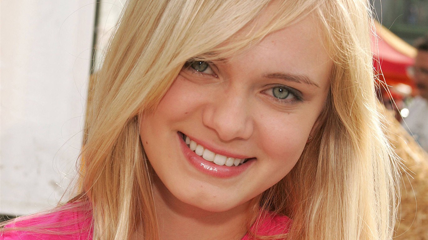 Sara Paxton 薩拉·帕克斯頓 美女壁紙 #9 - 1366x768