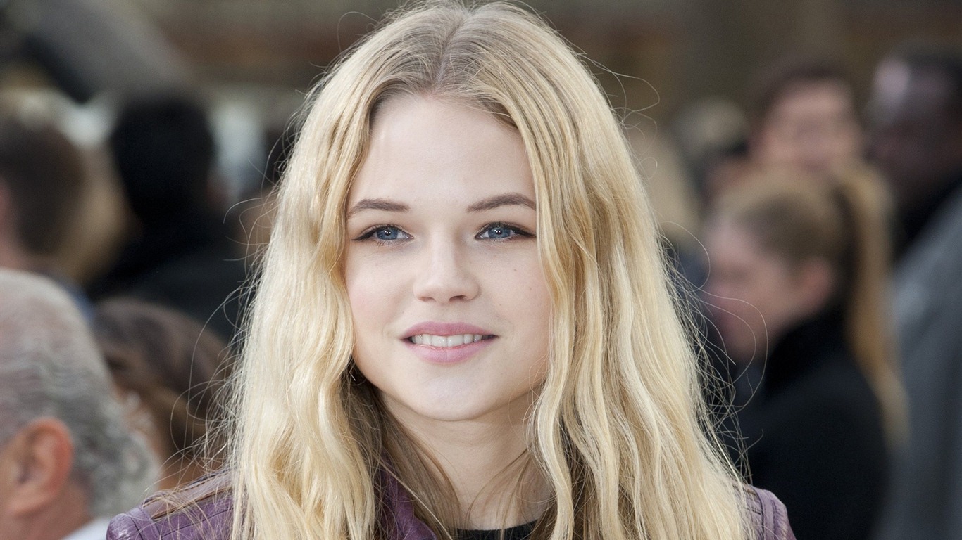 Gabriella Wilde schöne Hintergrundbilder #1 - 1366x768