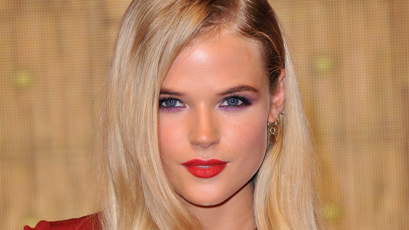 Gabriella Wilde 加布瑞拉·王爾德 美女壁紙 #2 - 1366x768