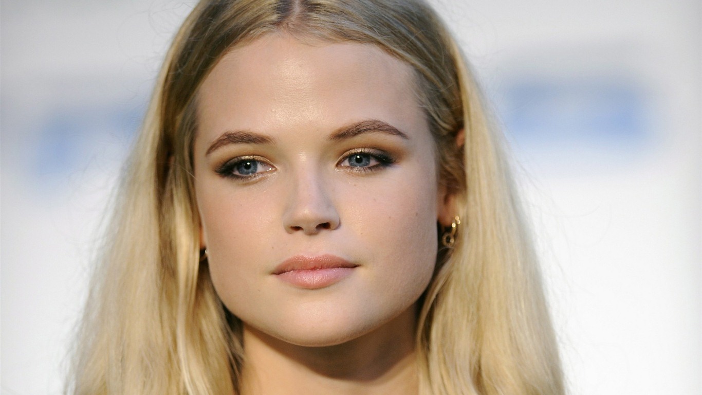 Gabriella Wilde beautiful wallpapers #7 - 1366x768