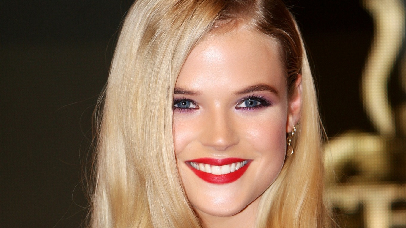 Gabriella Wilde 加布瑞拉·王爾德 美女壁紙 #12 - 1366x768