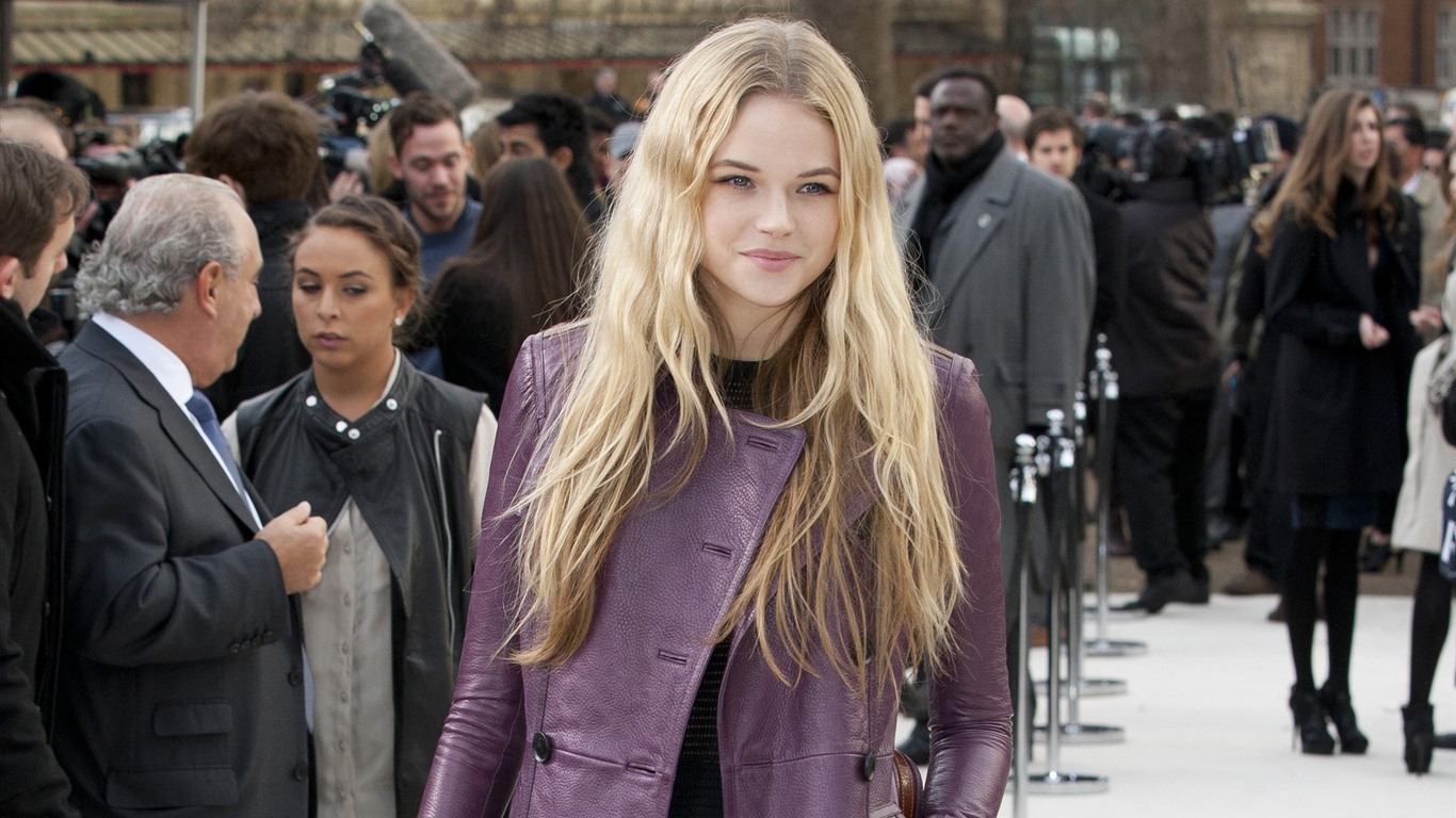 Gabriella Wilde schöne Hintergrundbilder #13 - 1366x768