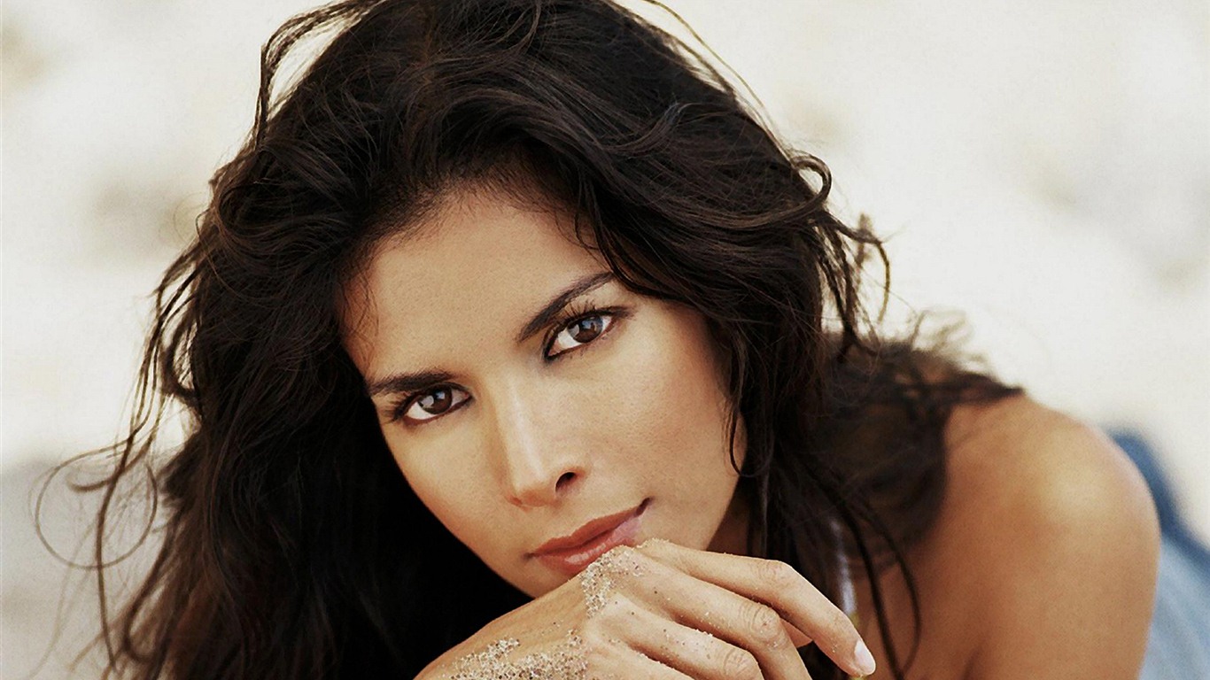 Patricia Velasquez beautiful wallpapers #8 - 1366x768