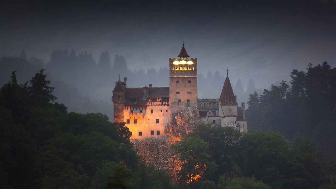 Windows 7 Wallpapers: Castles of Europe #5 - 1366x768
