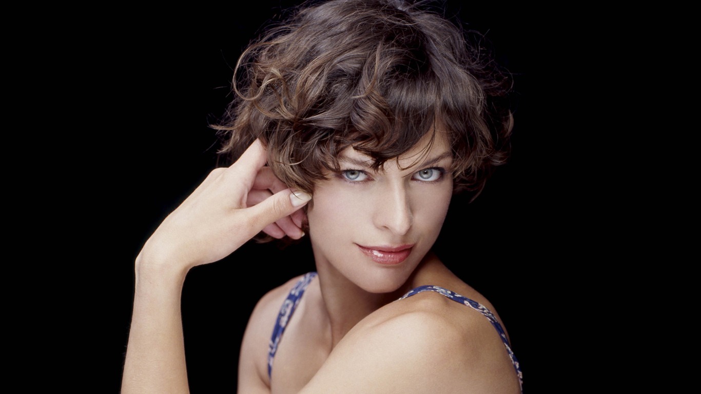 Milla Jovovich 米拉·喬沃維奇 美女壁紙 #5 - 1366x768