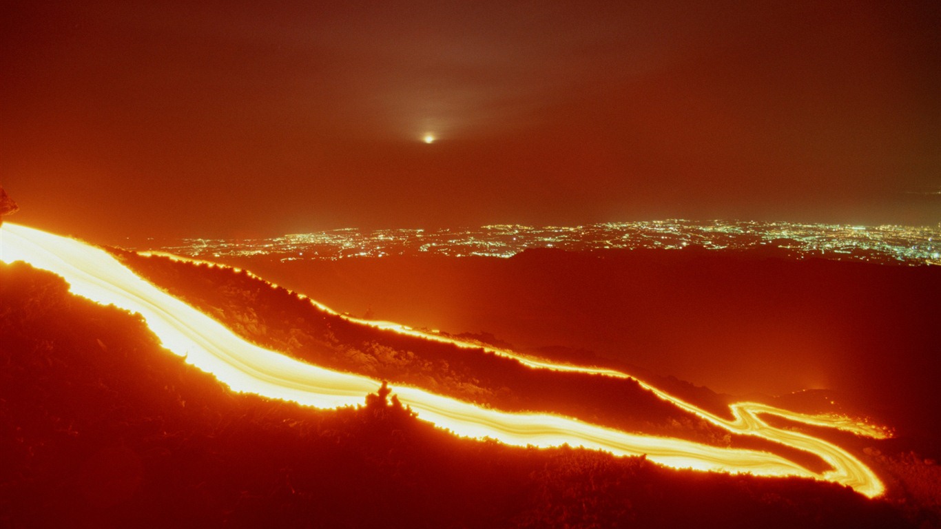 Sopečná erupce nádherné krajiny tapety #7 - 1366x768