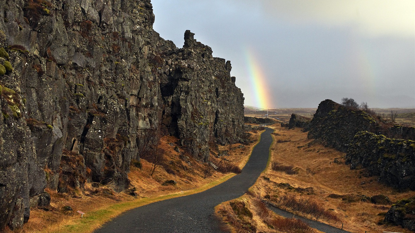 Windows 7 Wallpapers: Duhy #5 - 1366x768