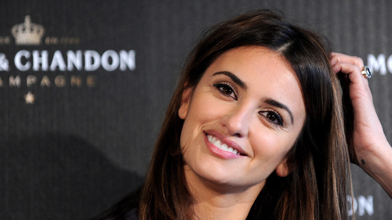 Penelope Cruz HD tapety na plochu #9 - 1366x768