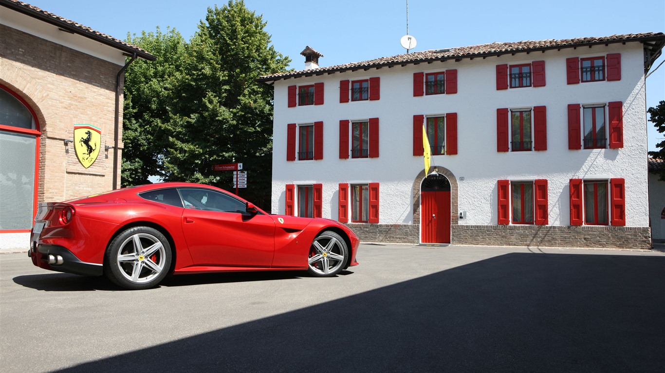 2012 Ferrari F12 Berlinetta HD Wallpaper #11 - 1366x768