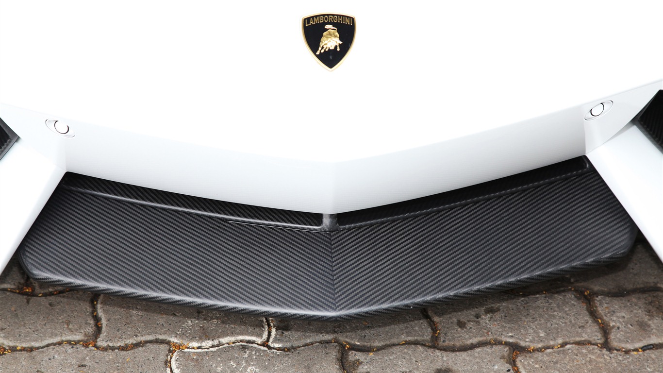 2012 Lamborghini Aventador LP700-4 蘭博基尼高清壁紙 #6 - 1366x768