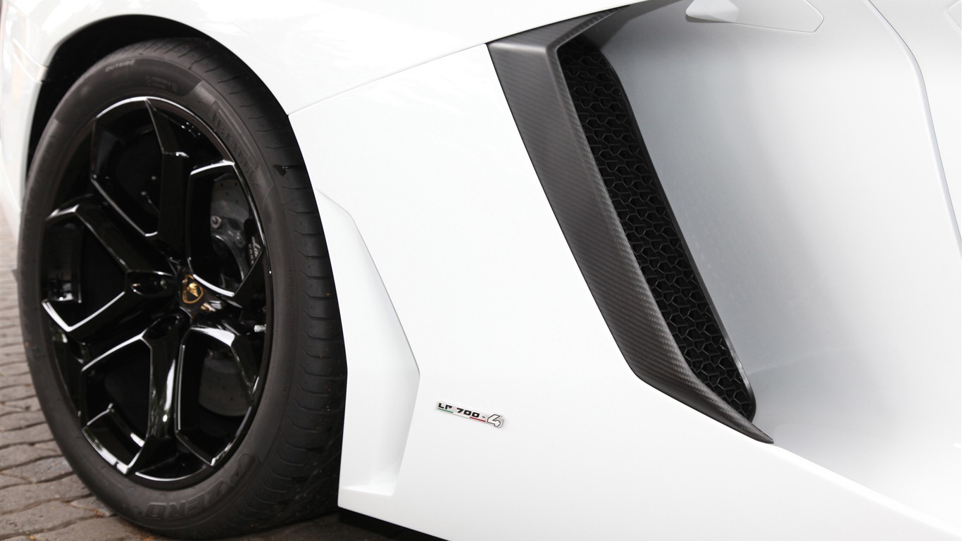 2012 Lamborghini Aventador LP700-4 蘭博基尼高清壁紙 #9 - 1366x768