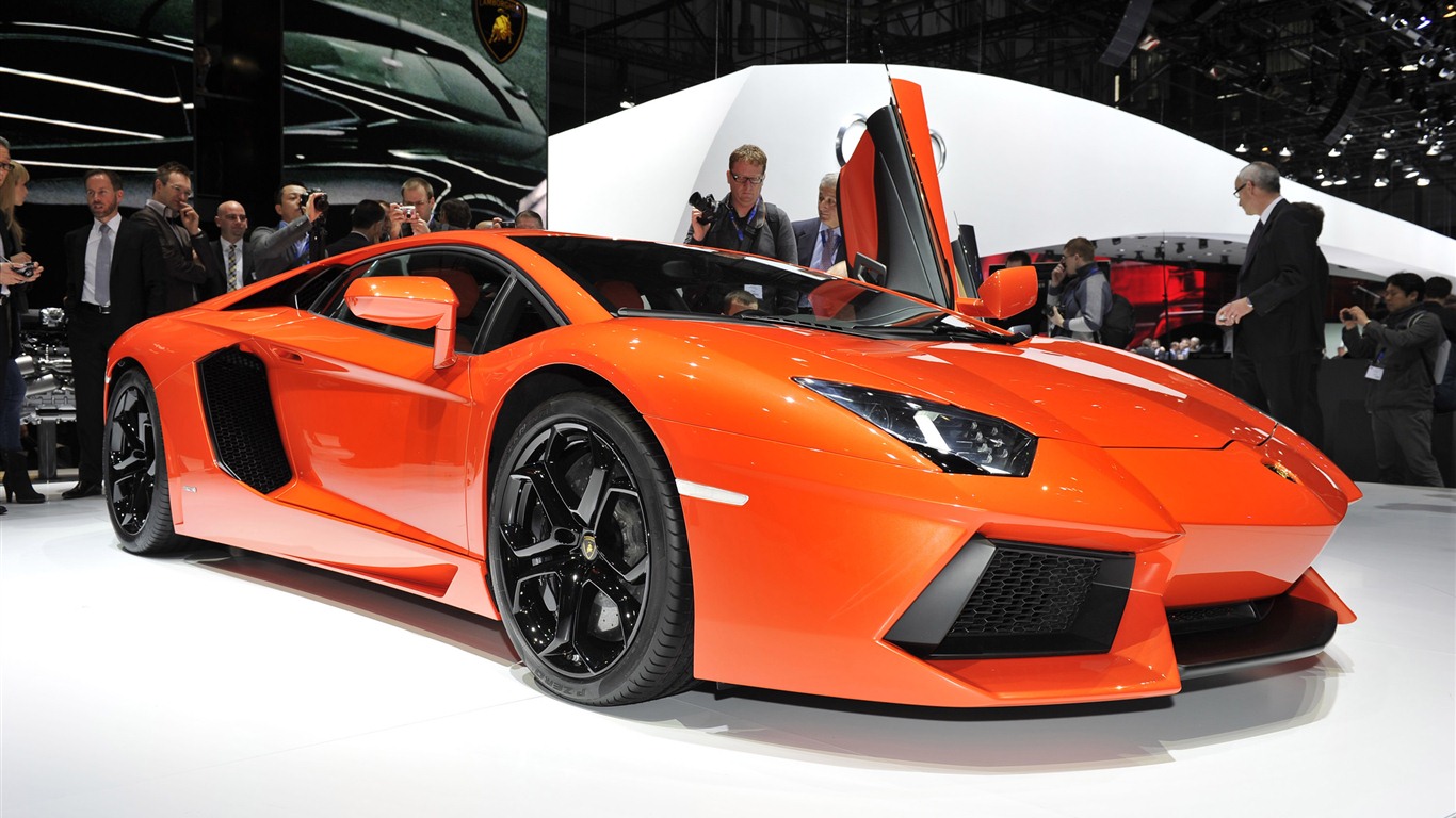 2012 Lamborghini Aventador LP700-4 兰博基尼 高清壁纸35 - 1366x768