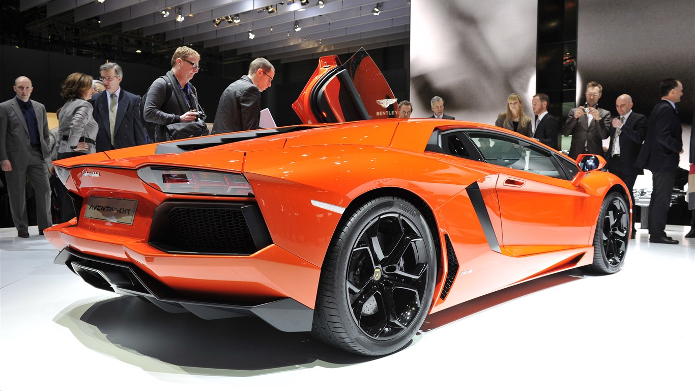 2012 Lamborghini Aventador LP700-4 兰博基尼 高清壁纸38 - 1366x768