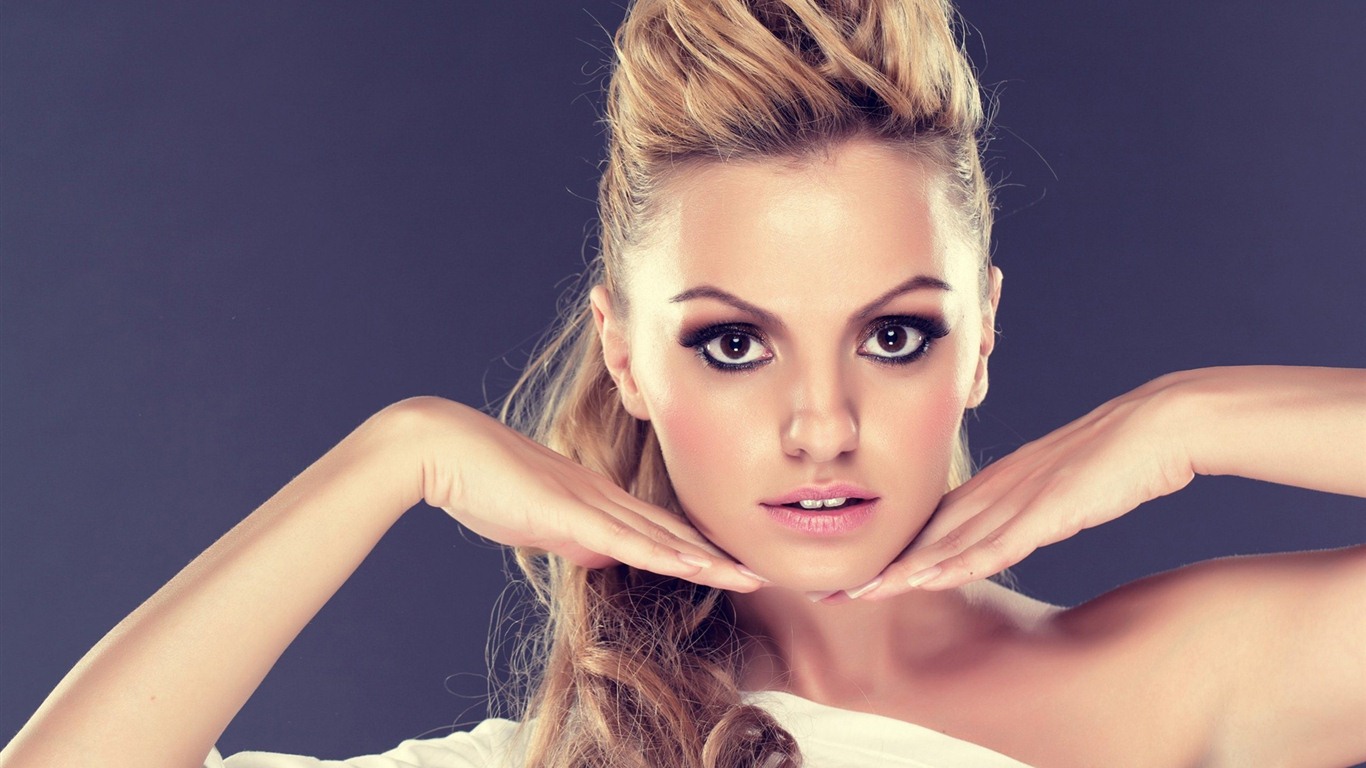 Alexandra Stan 亞歷山德拉·斯坦 美女壁紙 #1 - 1366x768