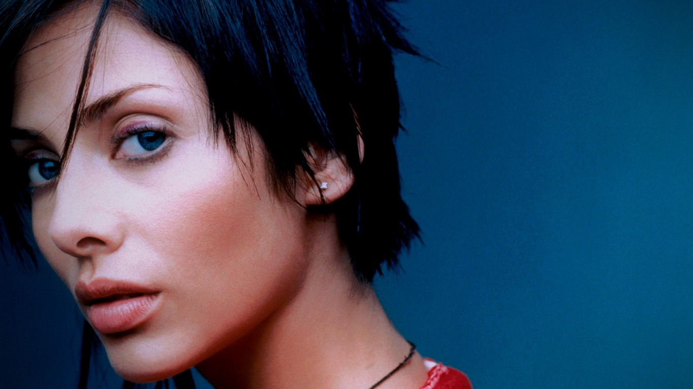 Natalie Imbruglia krásné Tapety na plochu #3 - 1366x768