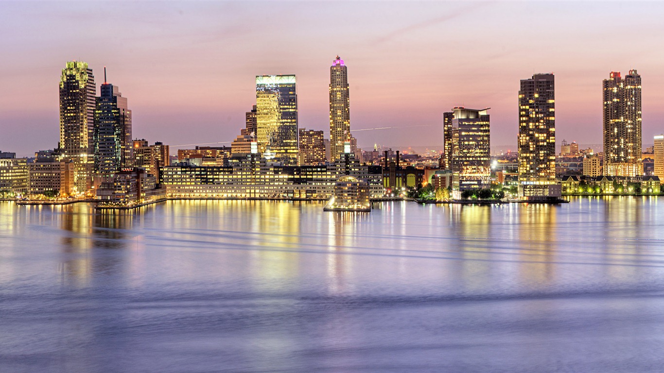 Windows 8 官方全景主題壁紙，城市風光，大橋，地平線 #15 - 1366x768