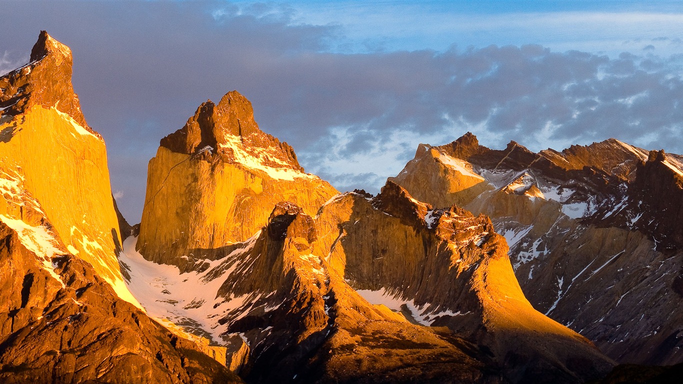 Windows 8 官方全景主题壁纸，海浪，森林，雄伟高山15 - 1366x768