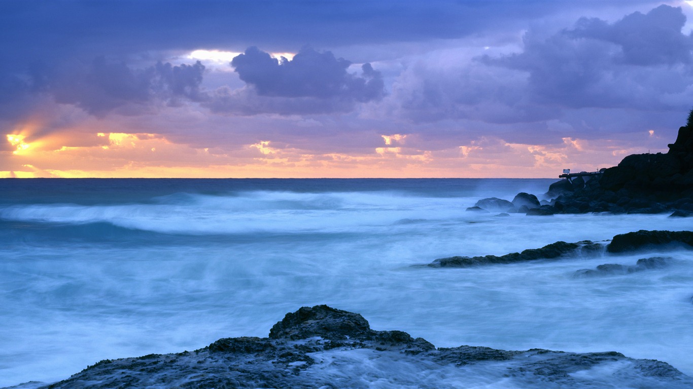 Windows 8 fondo de pantalla oficial panorámica, olas, bosques, montañas majestuosas #21 - 1366x768