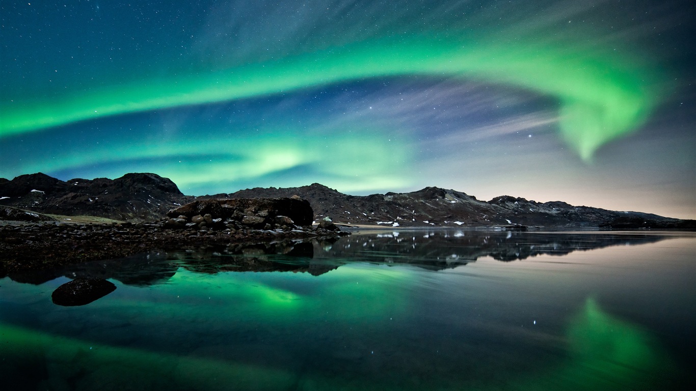 Natural wonders of the Northern Lights HD Wallpaper (1) #1 - 1366x768