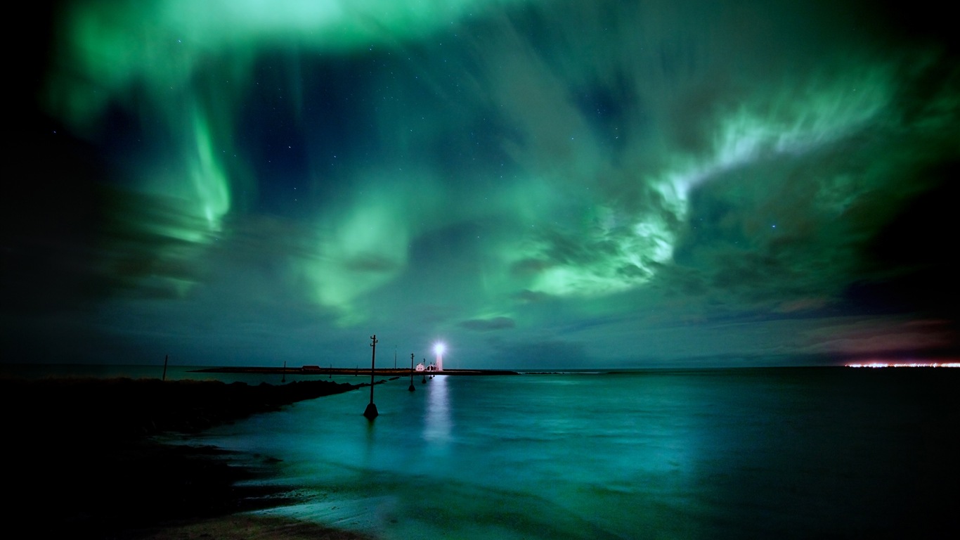 Natural wonders of the Northern Lights HD Wallpaper (2) #4 - 1366x768