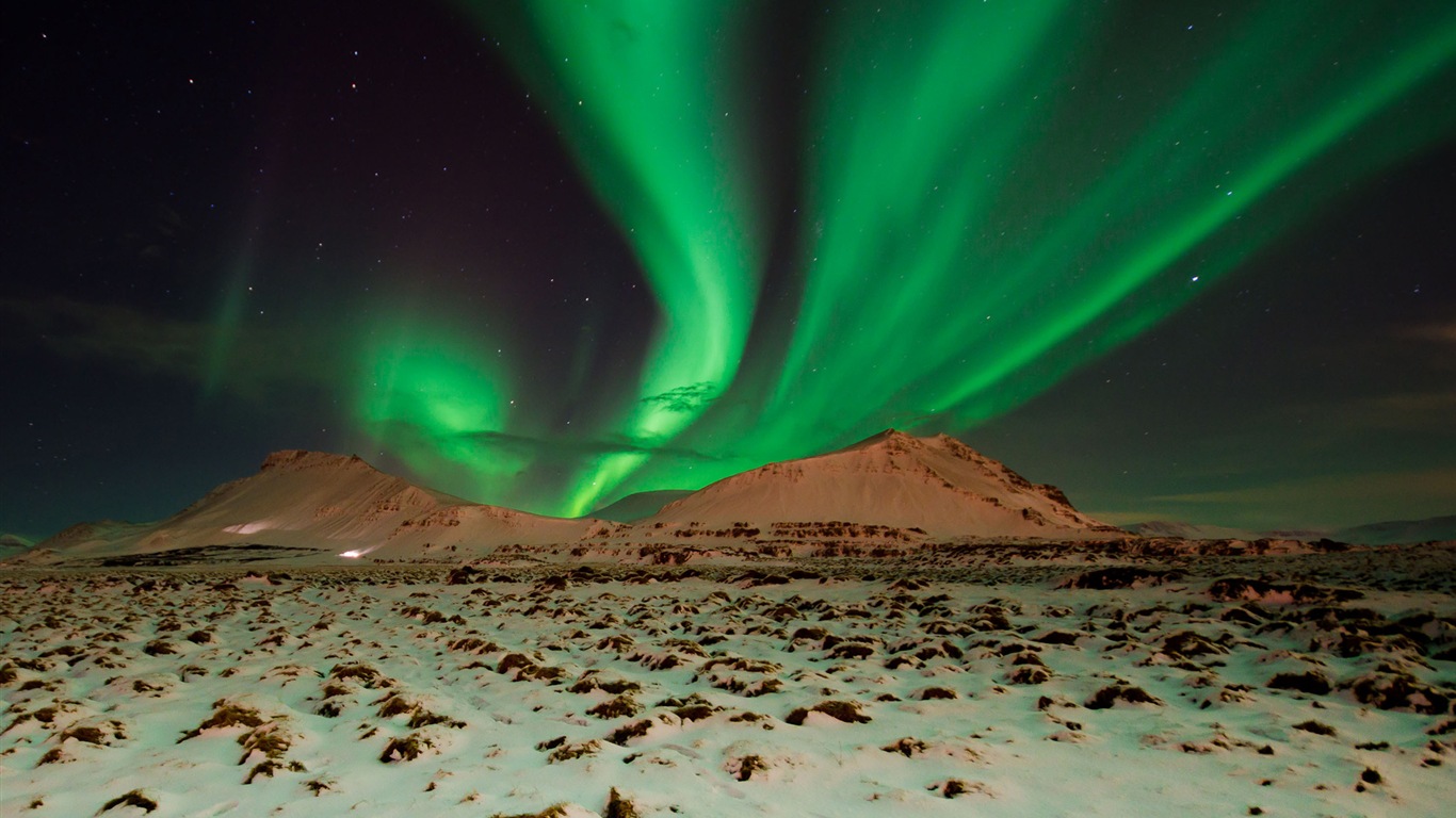 Natural wonders of the Northern Lights HD Wallpaper (2) #6 - 1366x768