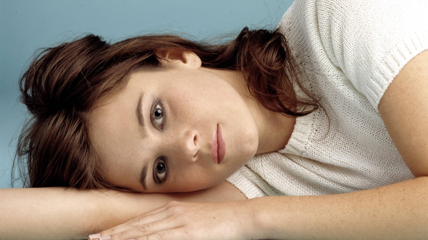 Anna Friel beautiful wallpapers #6 - 1366x768