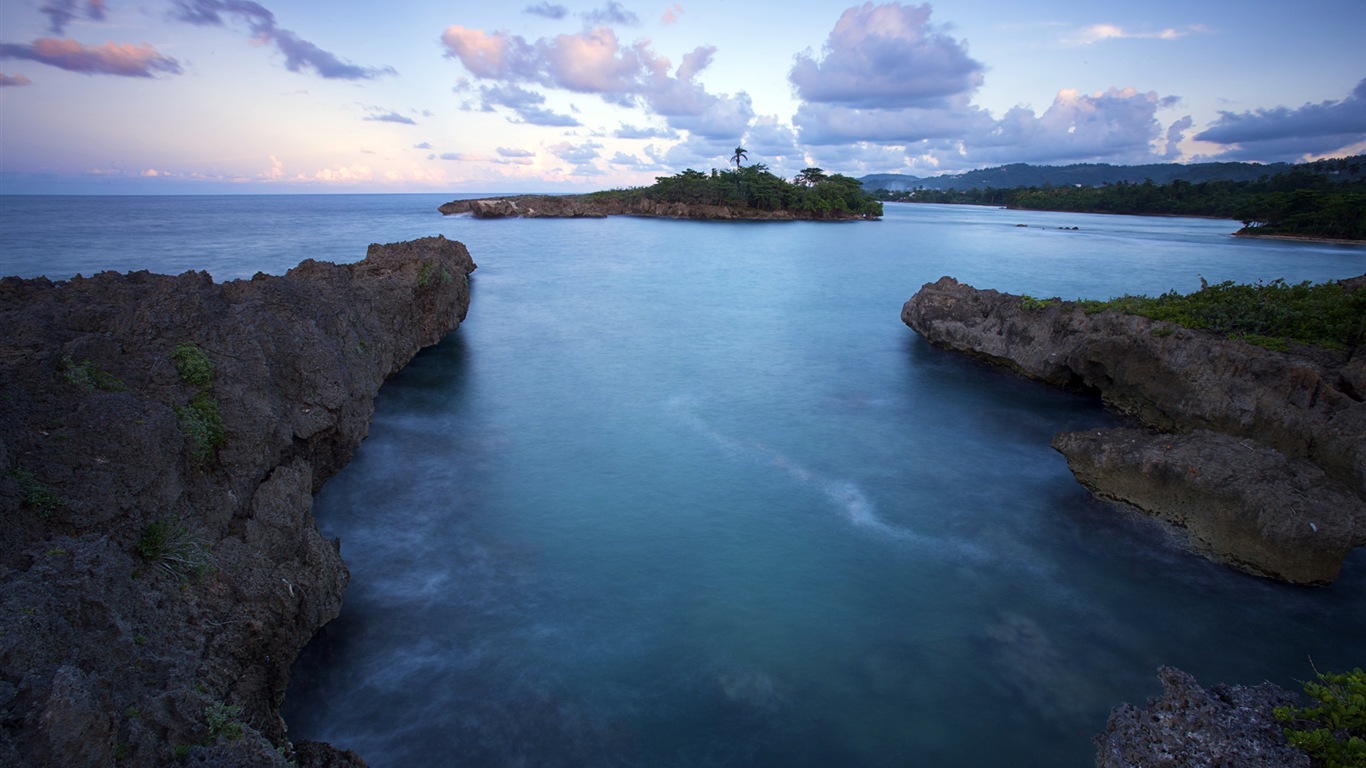 Windows 8 Wallpaper: Caribbean Shores #6 - 1366x768