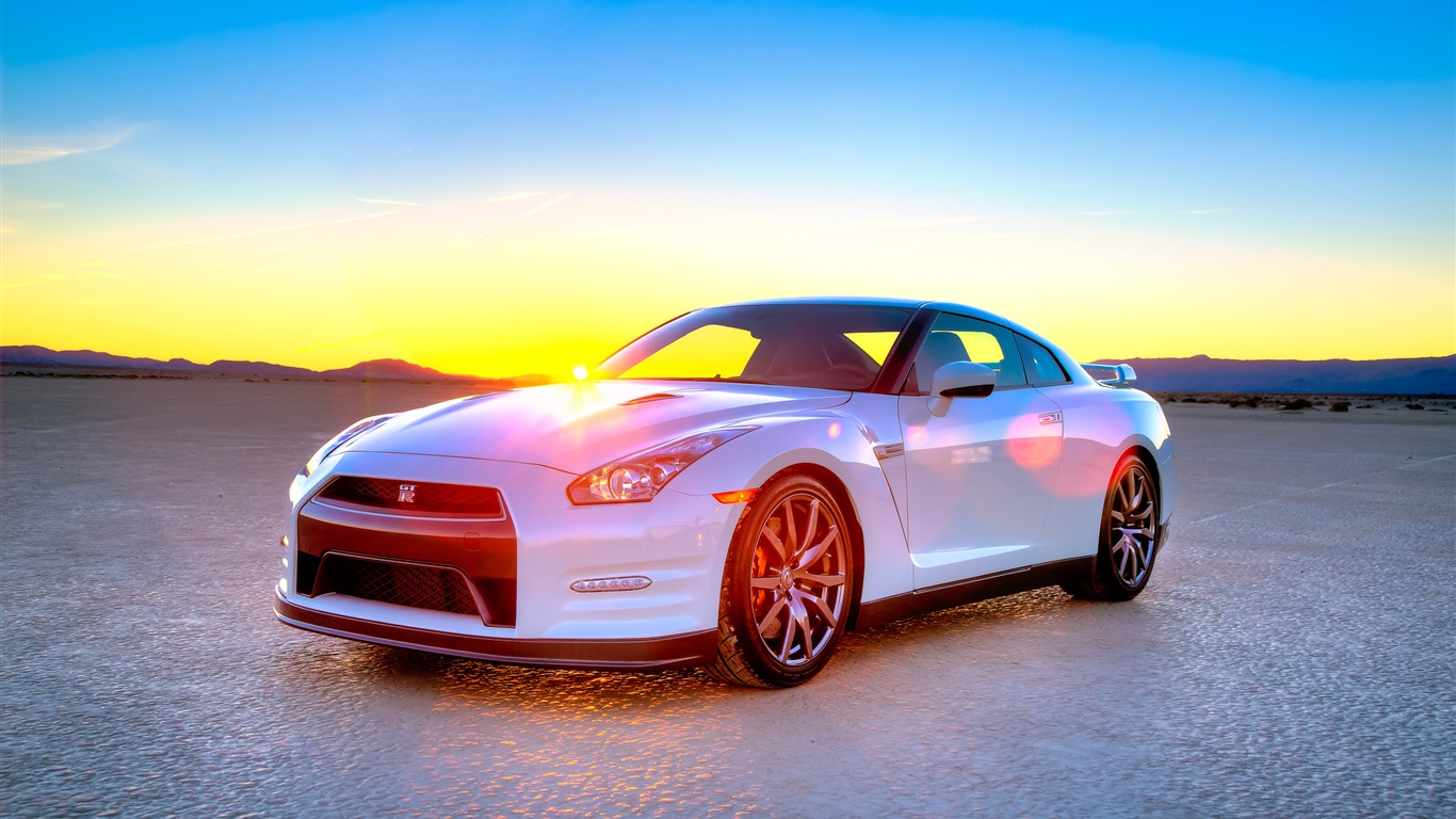 2013 Nissan GT-R R35 USA version 日產美國版高清壁紙 #1 - 1366x768