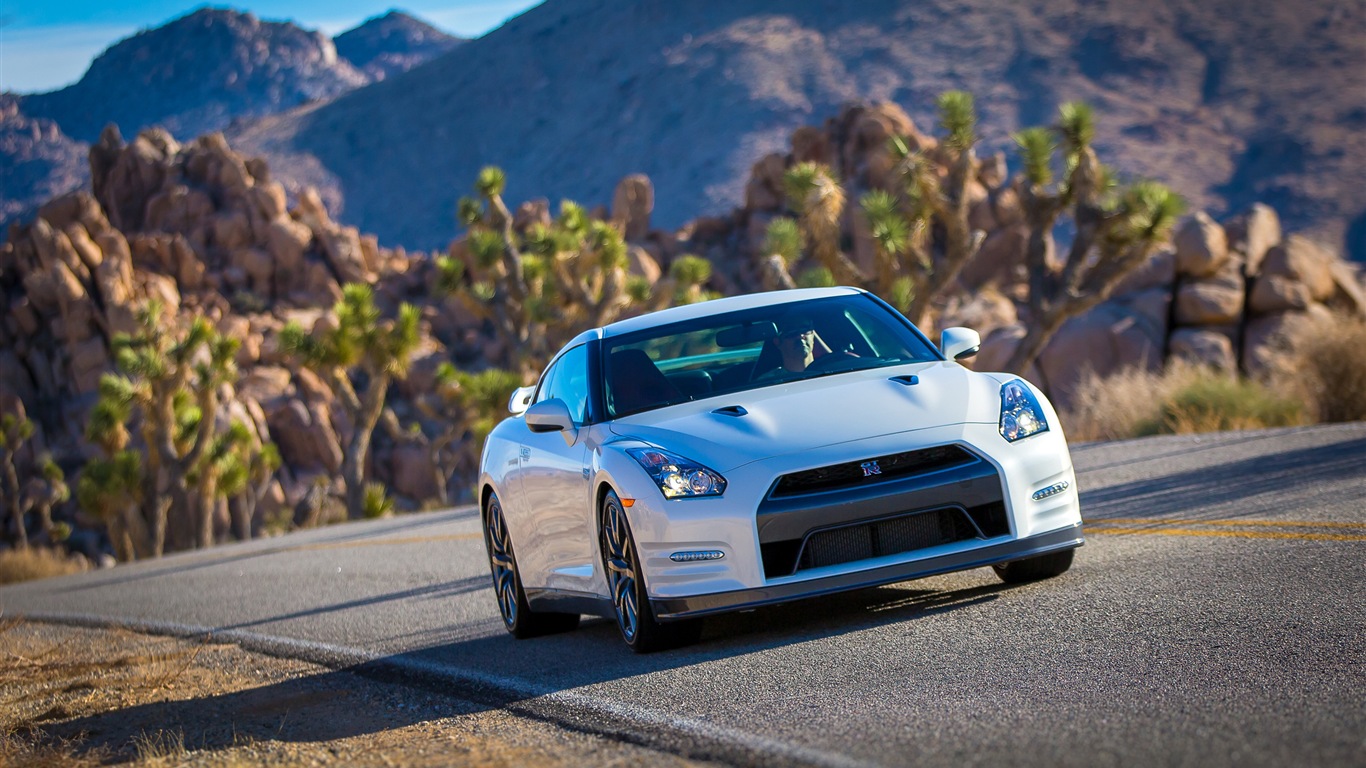 2013 Nissan GT-R R35 USA version 日产 美国版 高清壁纸9 - 1366x768