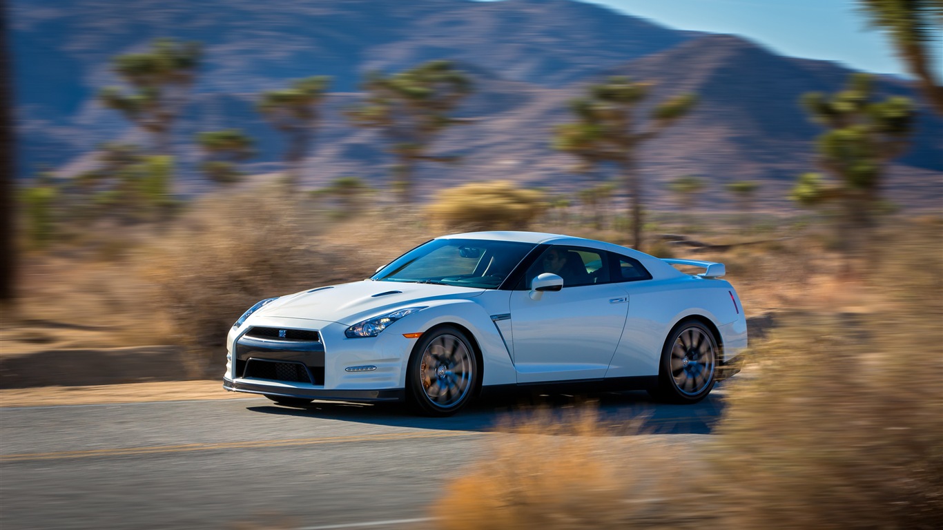 2013 Nissan GT-R R35 USA version 日产 美国版 高清壁纸10 - 1366x768