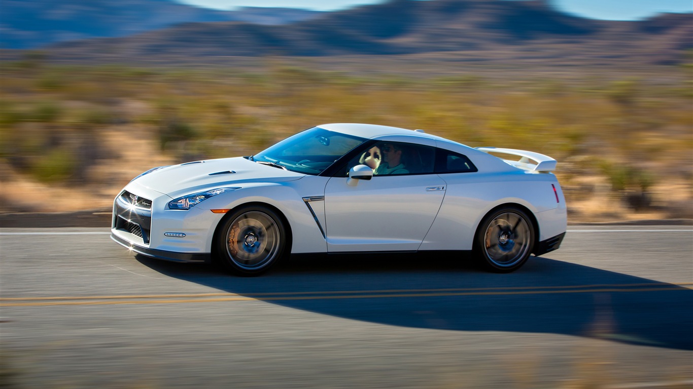 2013 Nissan GT-R R35 USA Version HD fondos de pantalla #11 - 1366x768