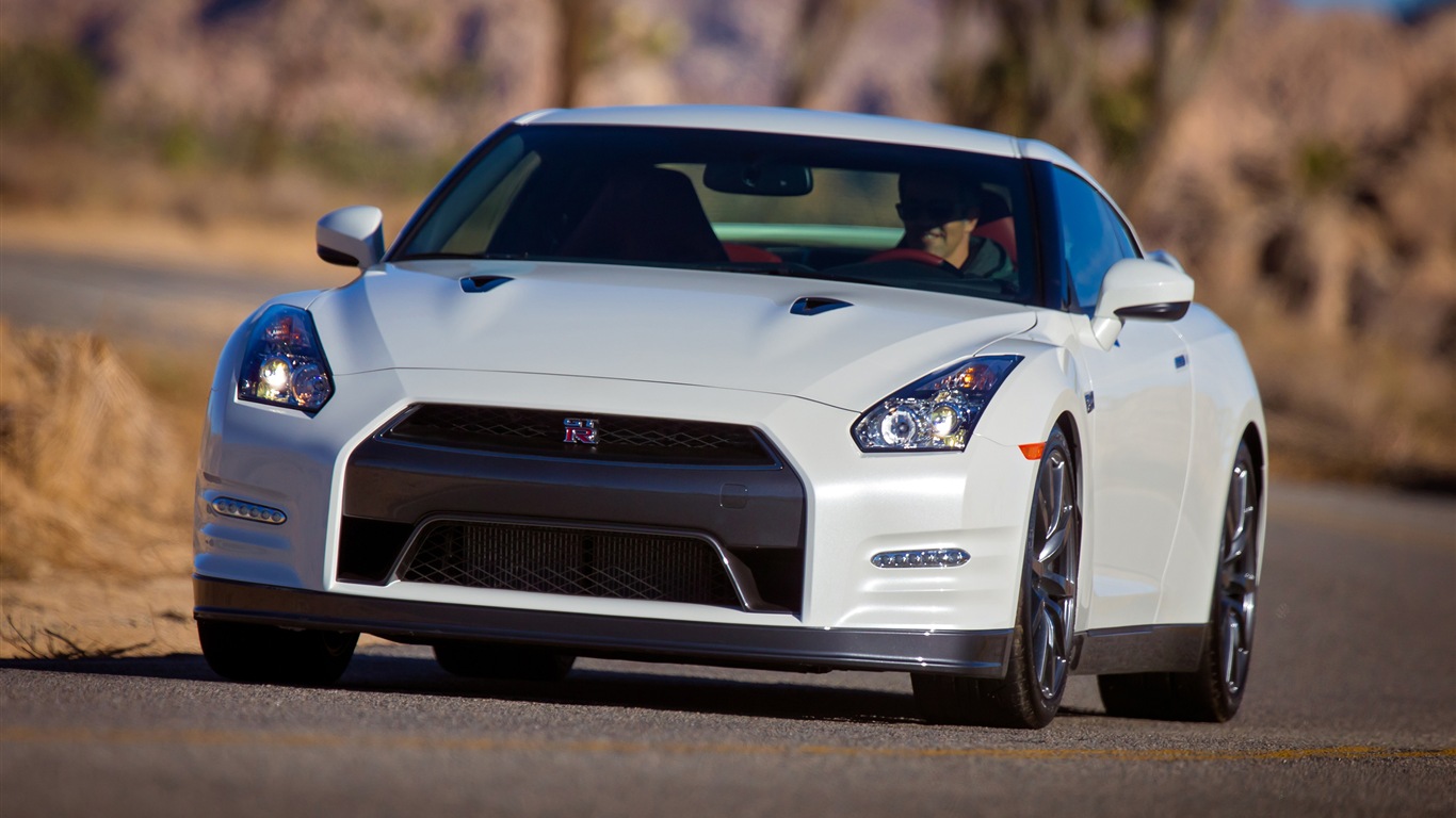 2013 Nissan GT-R R35 USA version 日产 美国版 高清壁纸12 - 1366x768