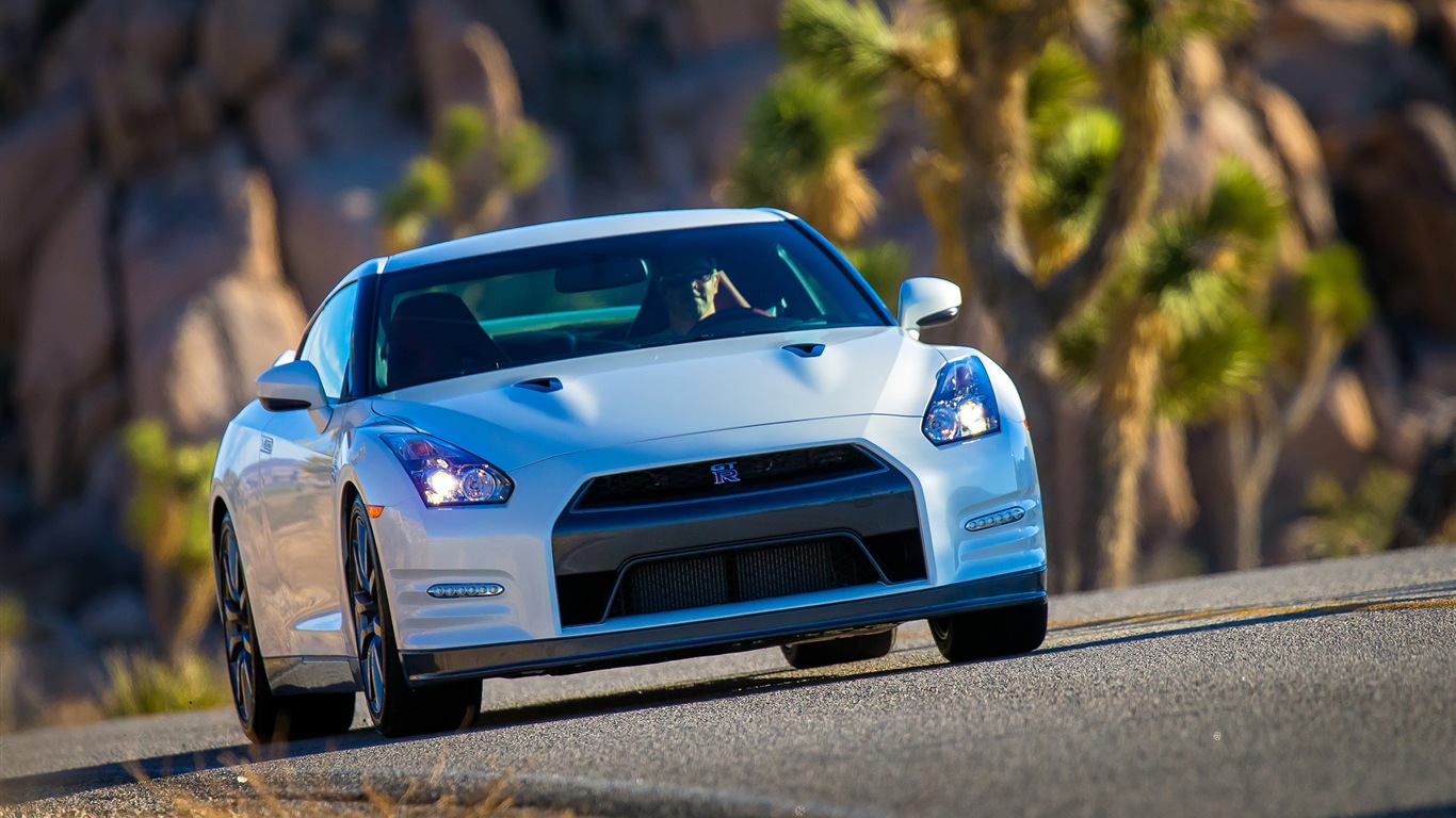 2013 Nissan GT-R R35 USA version 日产 美国版 高清壁纸13 - 1366x768