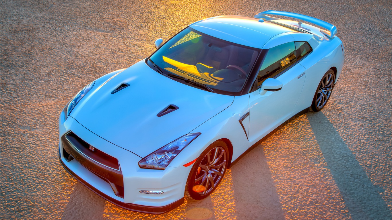 2013 Nissan GT-R R35 USA version 日产 美国版 高清壁纸16 - 1366x768