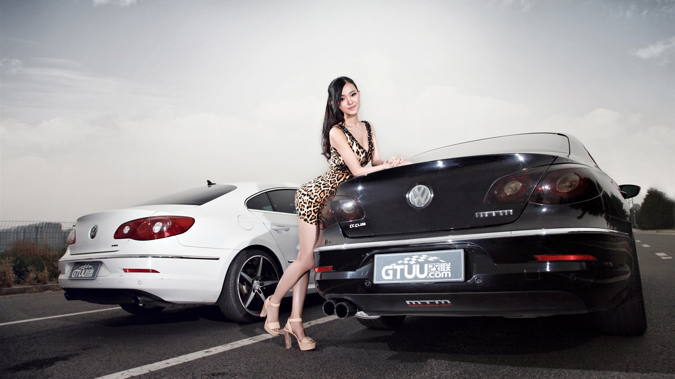 漂亮的豹紋連衣裙女孩與大眾跑車 壁紙專輯 #7 - 1366x768