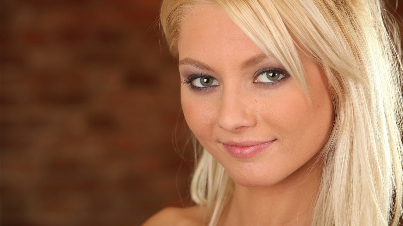 Annely Gerritsen 高清壁紙 #2 - 1366x768