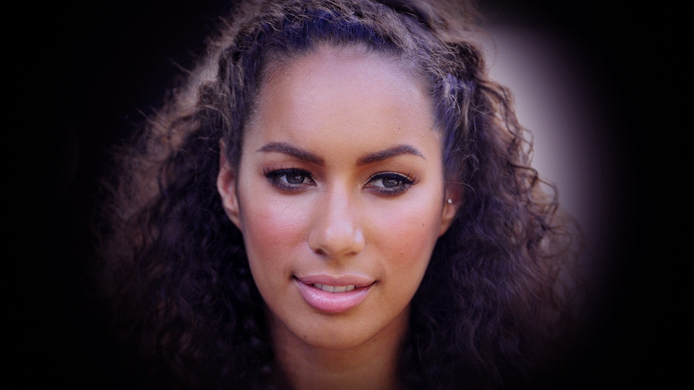 Leona Lewis HD Wallpaper #4 - 1366x768