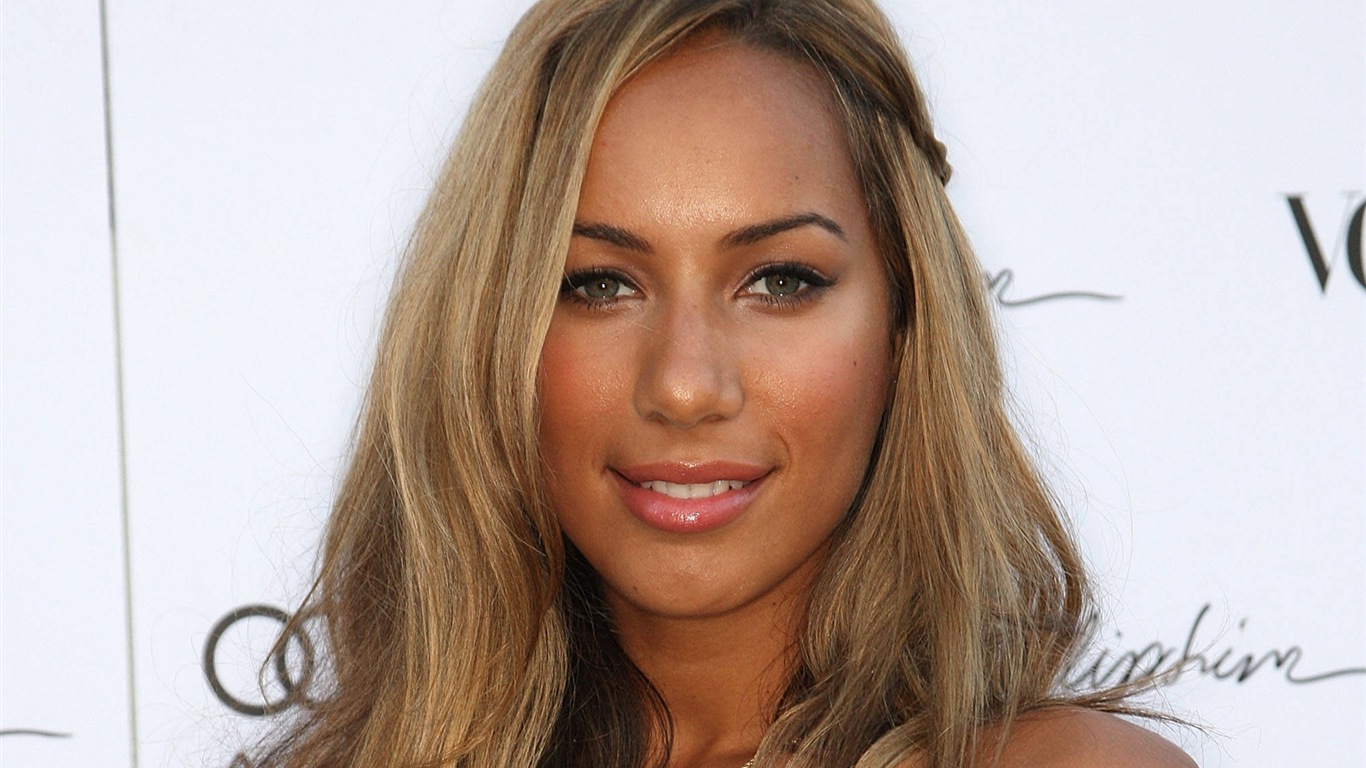 Leona Lewis 麗安娜·劉易斯 高清壁紙 #13 - 1366x768