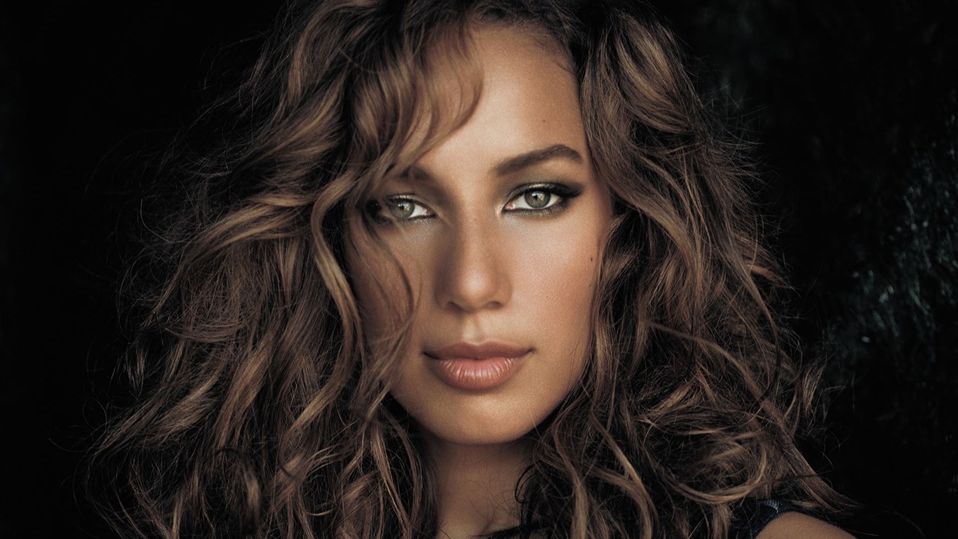 Leona Lewis HD Wallpaper #16 - 1366x768