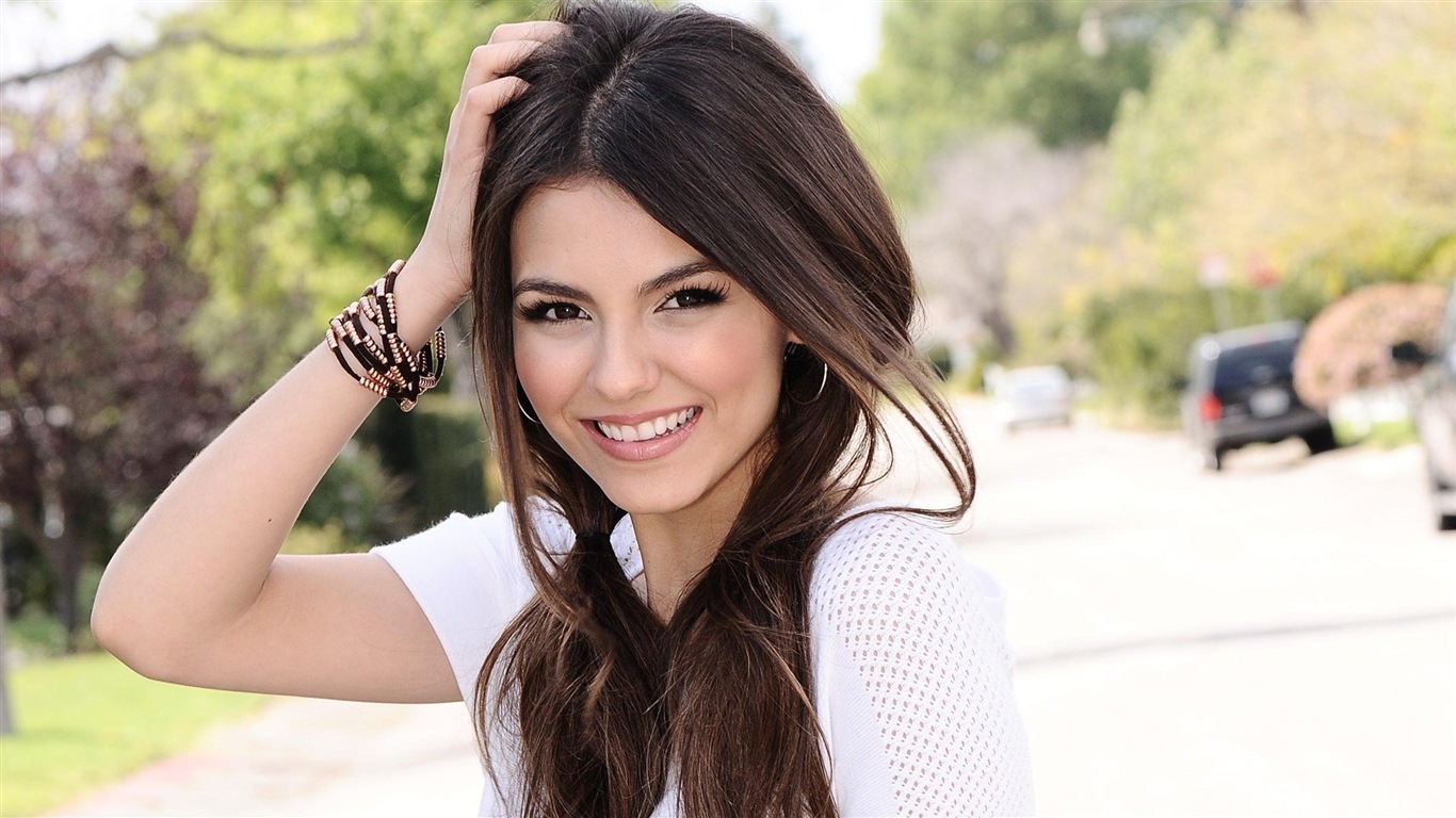 Victoria Justice beautiful wallpapers #8 - 1366x768