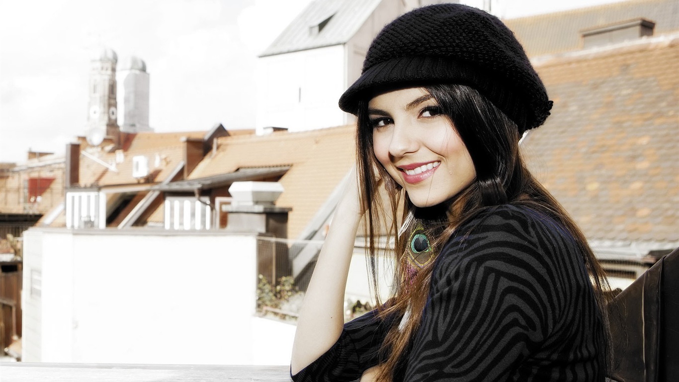 Victoria Justice 维多利亚·嘉丝蒂 美女壁纸12 - 1366x768