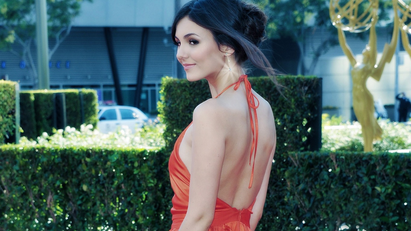 Victoria Justice beaux fonds d'écran #20 - 1366x768